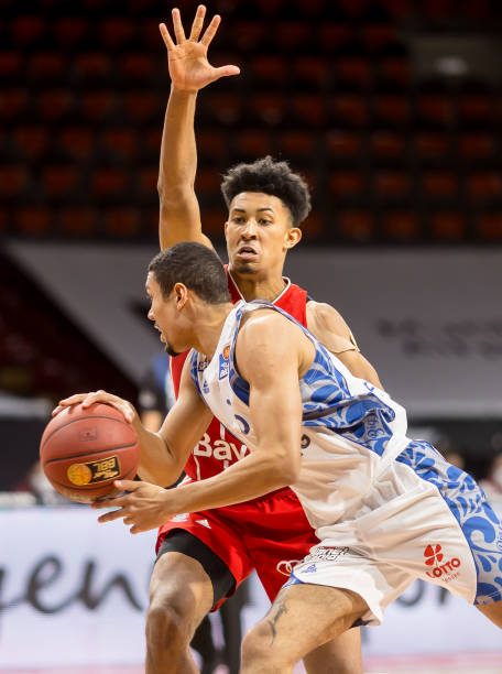 不屈不挠的 不屈不挠的