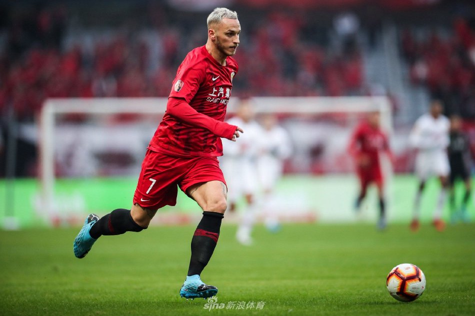 力推起哑铃 力推起哑铃